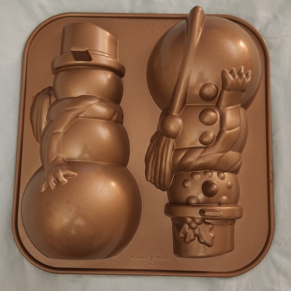 Nordic Ware USA Snowman Cake Pan, 10 cups/2.6 liter - Picture 3 of 7